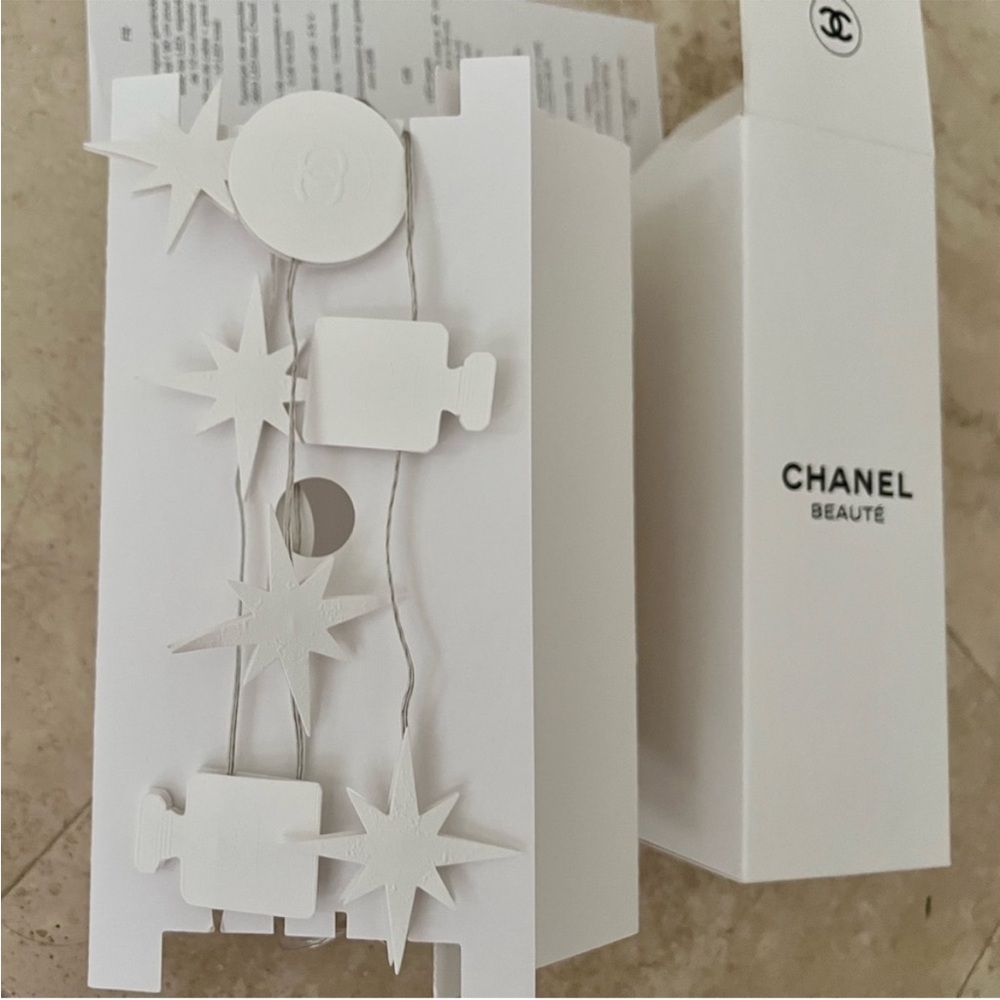 Chanel Beauté Star Bottle Compact Logo String Lights Gift Set